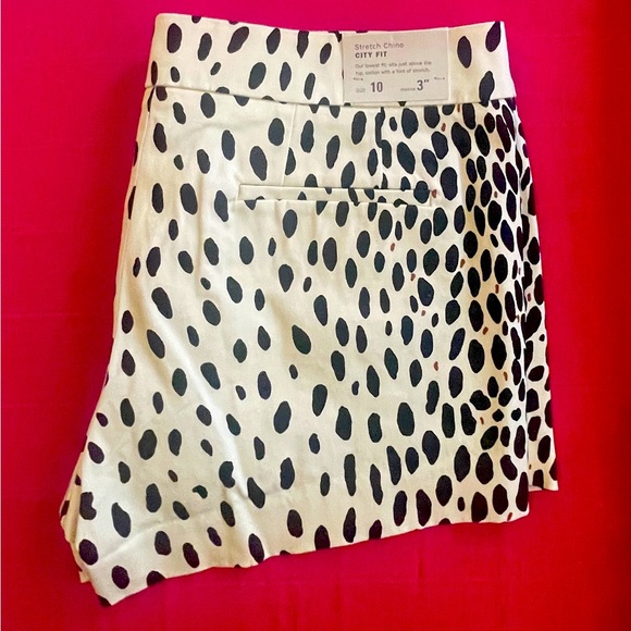 J. Crew leopard print (stretch) chino shorts with 3” inseam. - Picture 1 of 4